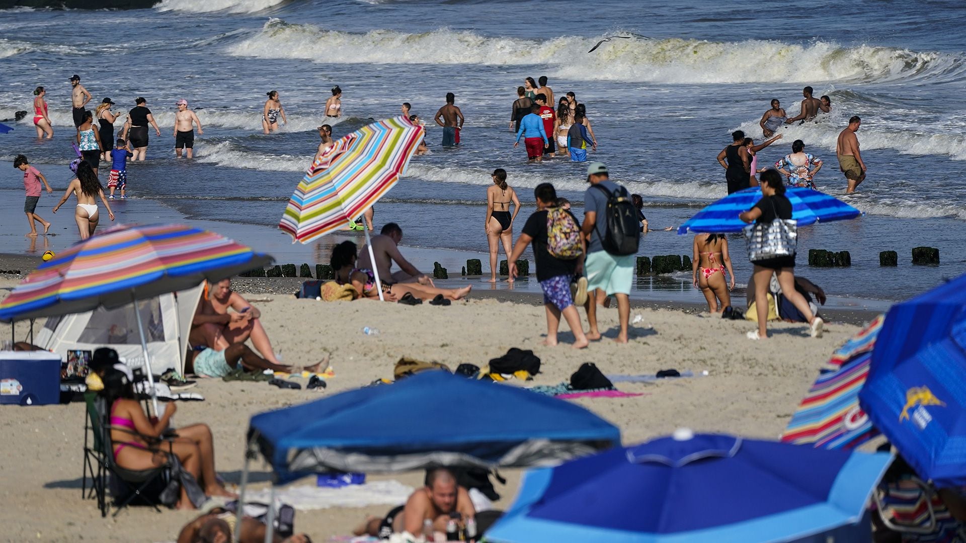 Foto de Rockaway Beach, en el sector Queens de la ciudad de Nueva York, el 19 de julio de 2022 (AP/Frank Franklin II)