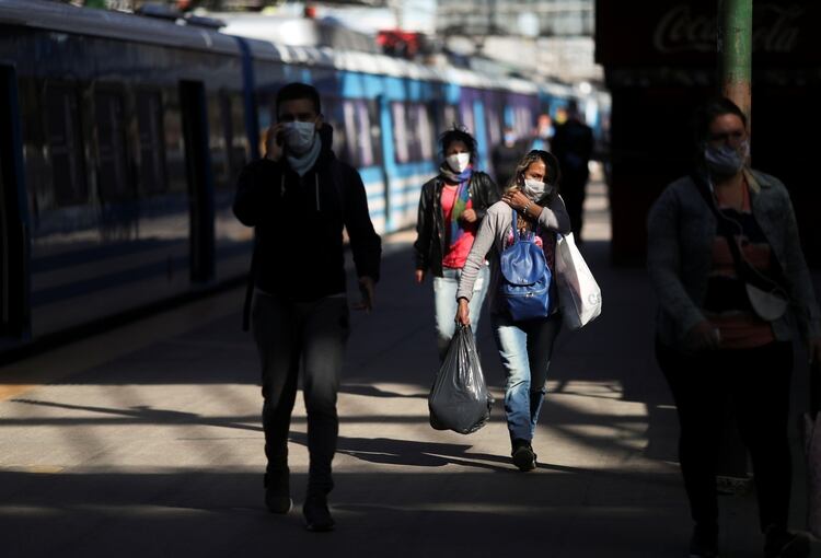 Los testeos rápidos en las estaciones de trenes comenzarán mañana (REUTERS)