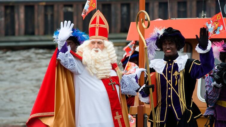 Sinterklaas y su asistente, Père Fouettard (Shutterstock)