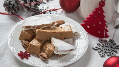 El pan dulce (27%) como los turrones y confituras (27%) no pueden faltar en la mesa de Navidad, señalaron los consumidores. (iStock)