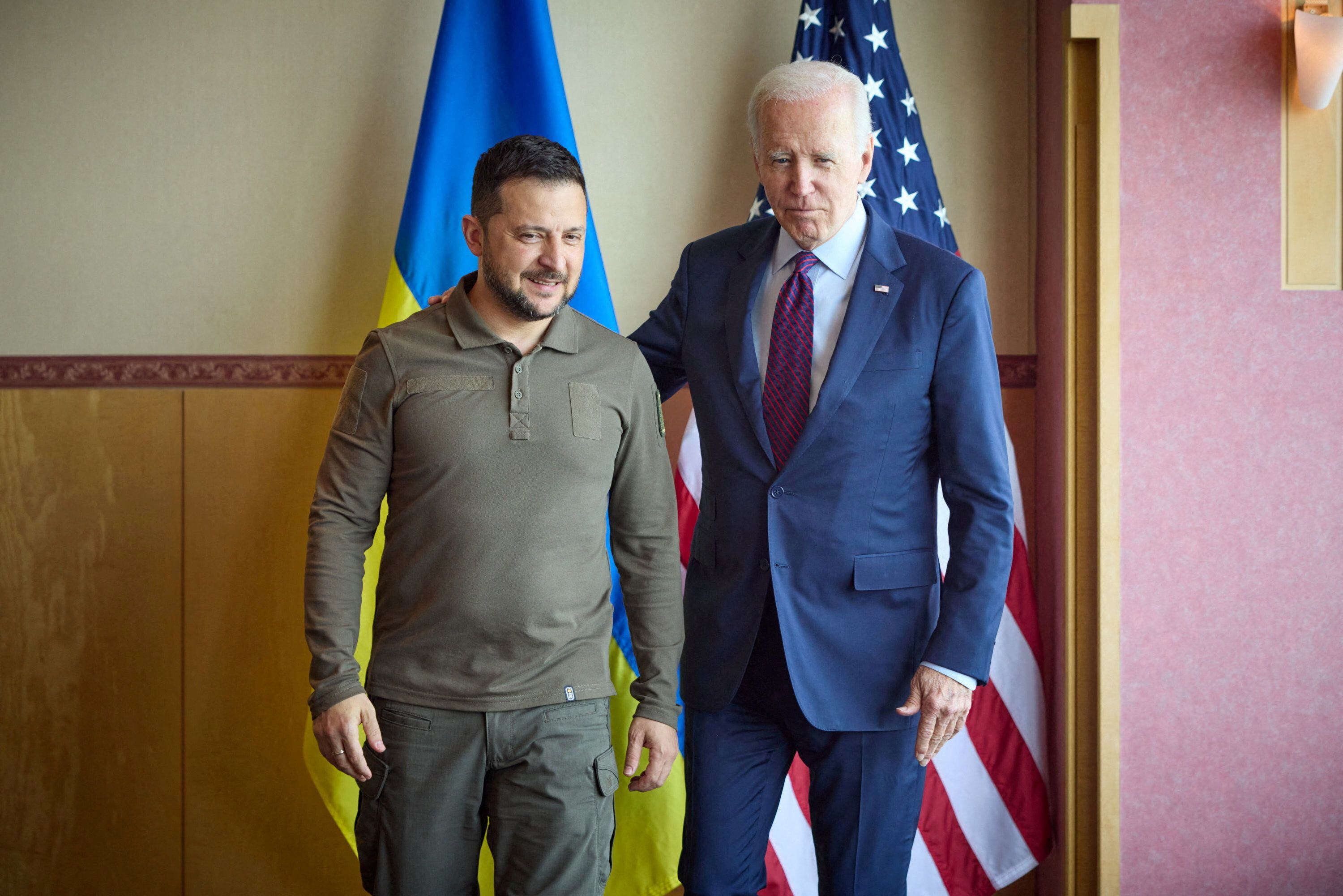El ucraniano, con Biden, que prometió un nuevo paquete millonario de ayuda (Reuters)
