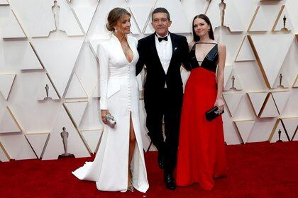 Antonio Banderas con su esposa Nicole Kimpel y su hija Stella en los últimos premios Oscar (Reuters)