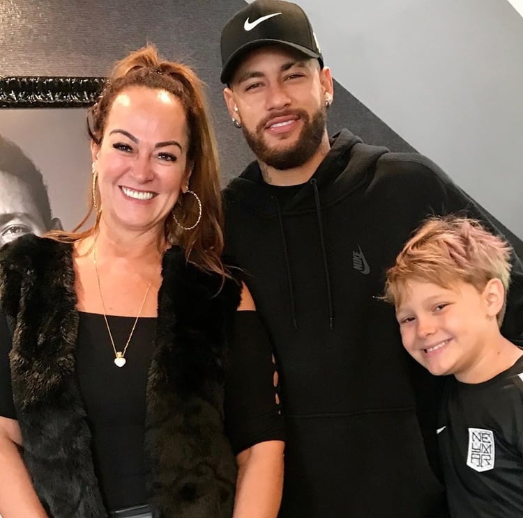 Neymar posa junto a su hijo y su madre en Instagram 
