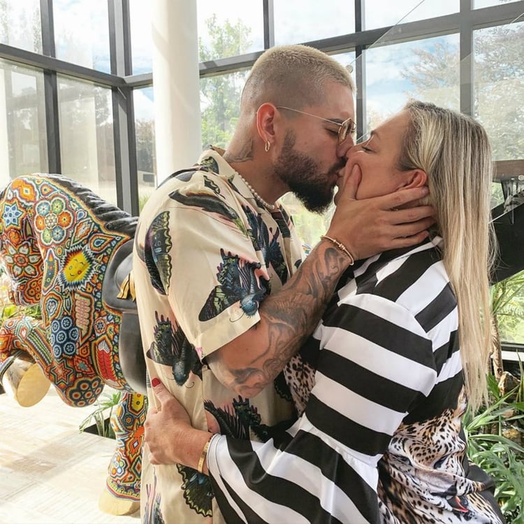 El beso de Maluma y su mamá que desató la polémica (Instagram)