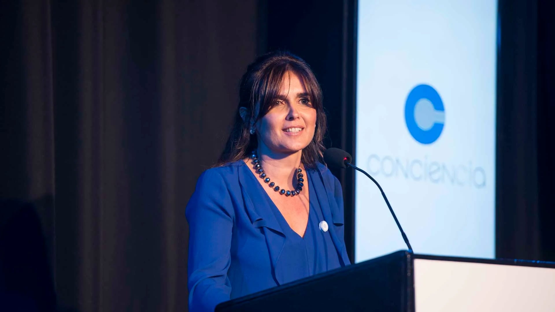 Beby Lacroze, presidente de Asociación Conciencia, manifestó: “Sólo una mejor educación y para todos nos va a llevar a ser un país mejor, con una sociedad más justa e igualitaria. Para ello, necesitamos de una dirigencia política consciente de que su misión es velar por los intereses de aquellos que más lo necesitan, brindándoles no sólo asistencia, sino herramientas para revertir la realidad. Pero también precisamos ciudadanos que trabajen en equipo por el bien común. Es momento de dejar nuestros intereses individuales de lado y actuar como ciudadanos comprometidos con nuestro país. Todos queremos una Argentina mejor, seamos mejores argentinos”