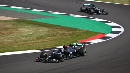 Formula One F1 - Valtteri Bottas largó primero y entró a boxes para realizar el cambio de neumáticos. Foto: REUTERS/Bryn Lennon