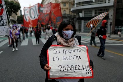 Protesta en Buenos Aires por una mayor distribución de recursos en la pandemia (Reuters)