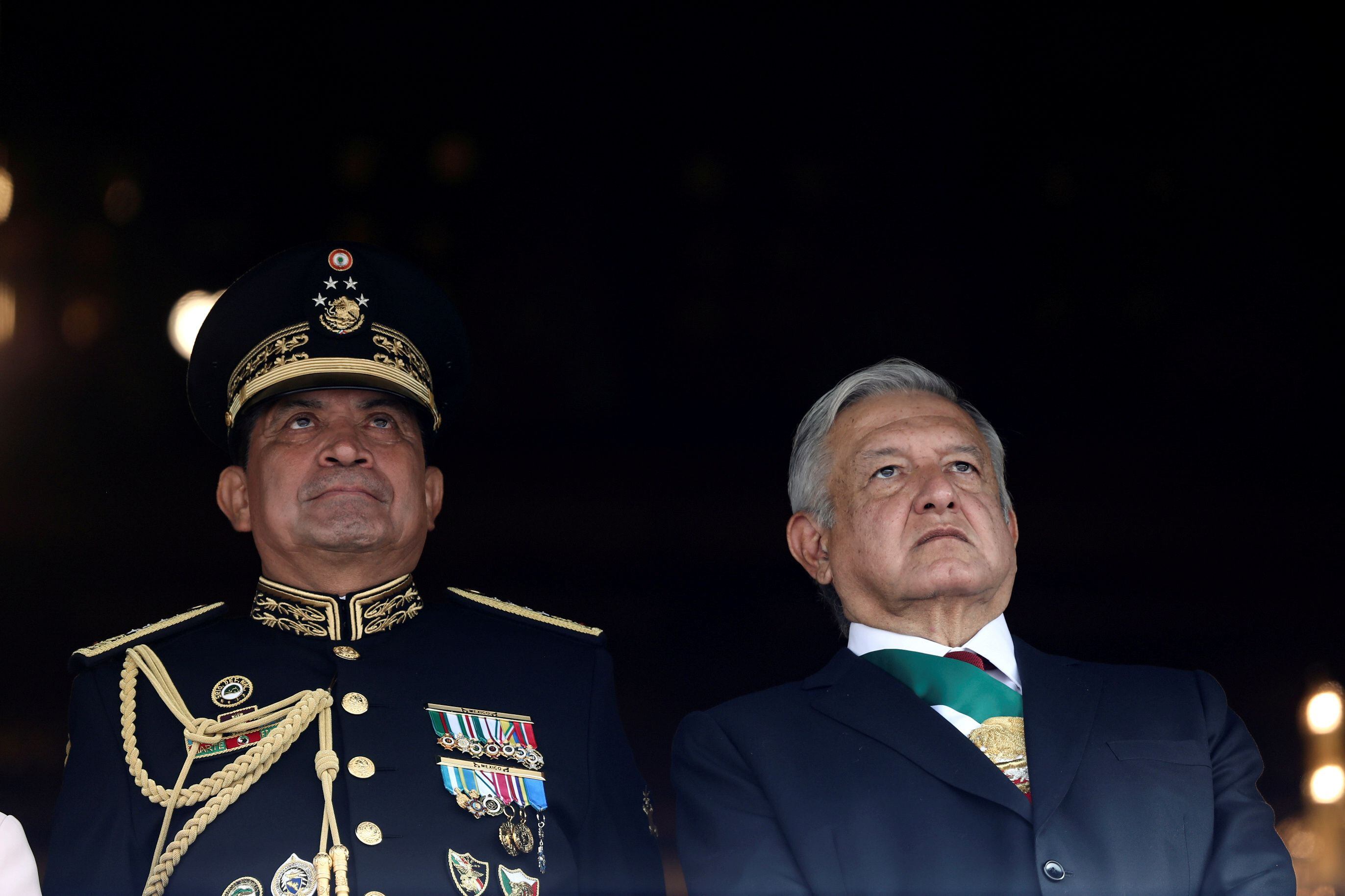 El secretario de la Defensa Nacional, Luis Sandoval, junto al presidente de México, Andrés Manuel López Obrador. (Foto: Reuters)