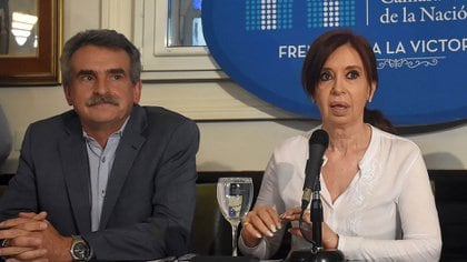 Agustín Rossi junto a Cristina Kirchner