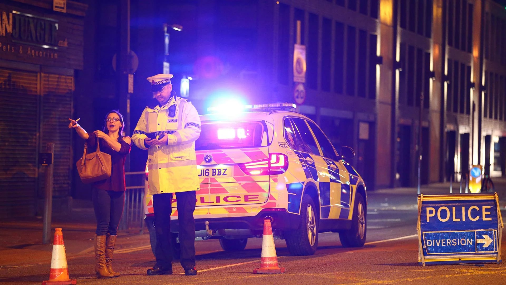 La Policía Metropolitana publicó una declaración en la que aseguran que los servicios de emergencia están respondiendo a los informes de una explosión en el Manchester Arena. “Hay una serie de muertes confirmadas y otros heridos” (Getty Images)