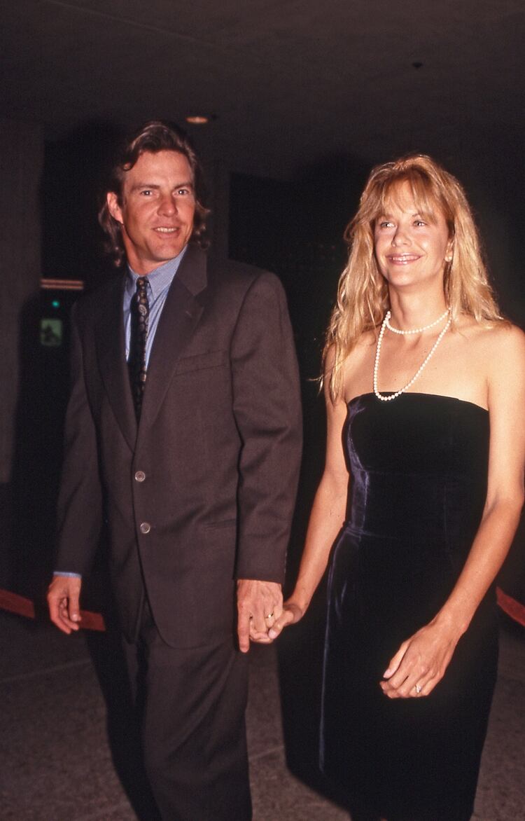 Meg y Dennis se conocieron en 1987, durante el rodaje de Viaje insólito y oficializaron su relación al año siguiente (Shutterstock)