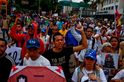 La Conferencia Episcopal venezolana advirtió que las elecciones parlamentarias convocadas por el chavismo empeorarán la crisis del país (EFE/Cristian Hernández)