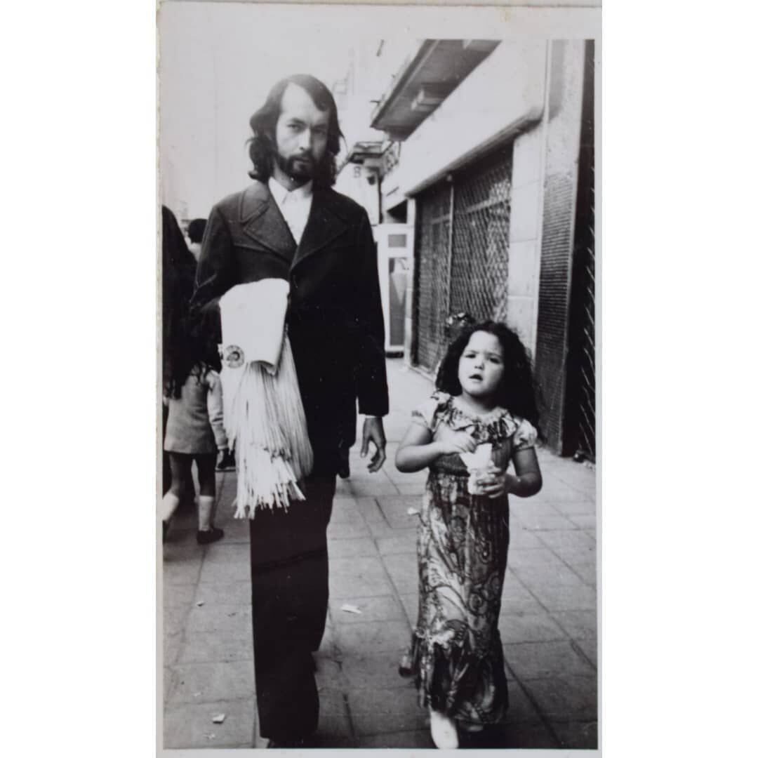 El poeta Jotamario Arbeláez y María de las Estrellas, la escritora prodigio de Colombia. (Facebook).