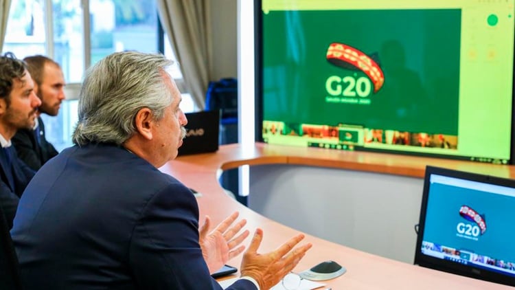 El presidente Alberto Fernández durante la videoconferencia con presidentes del G20
