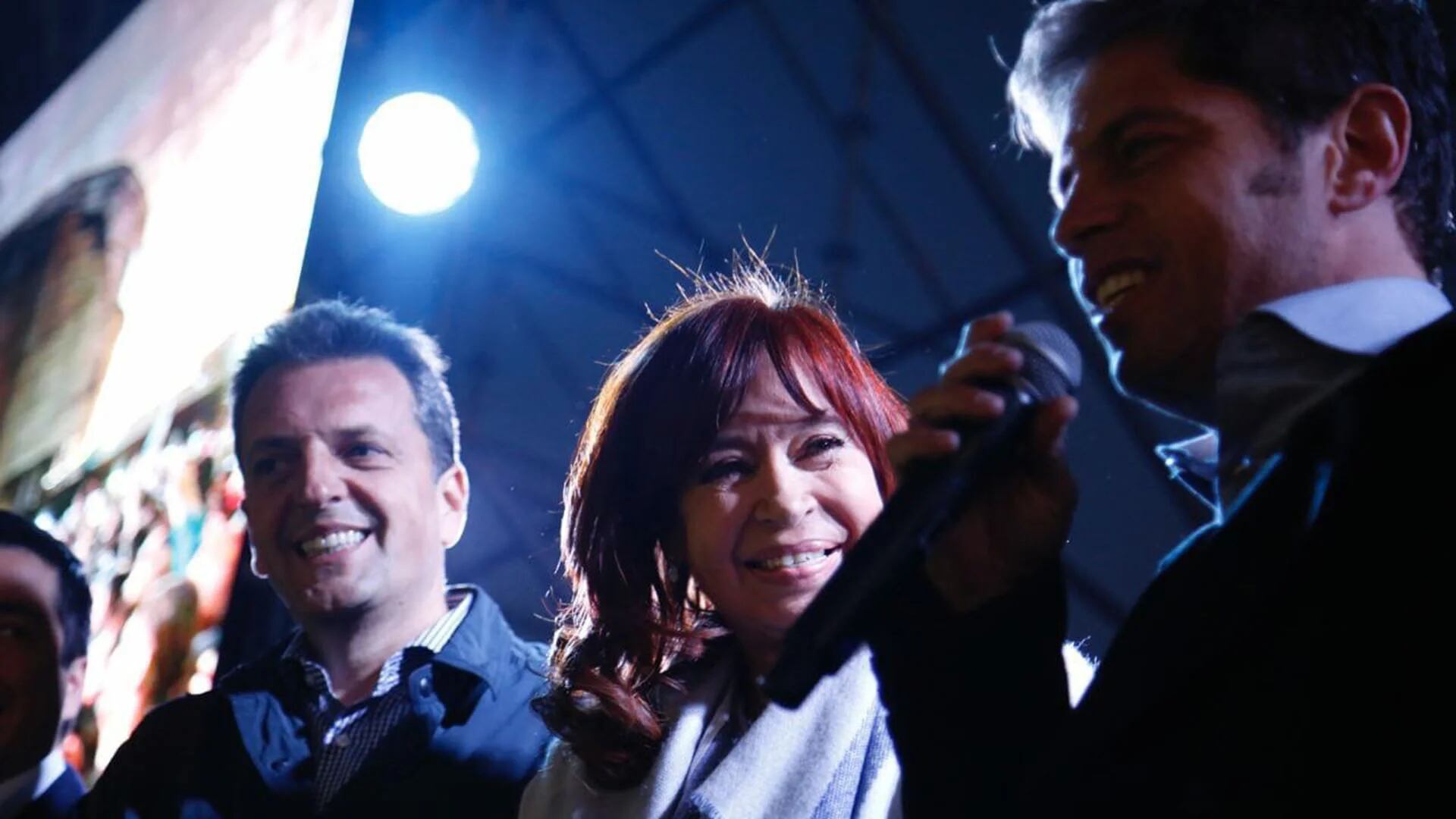 Sergio Massa, Cristina Kirchner y Axel Kicillof durante un acto de campaña