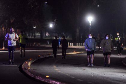 Los hallazgos muestran que más de la mitad de la población no realiza las actividades que se consideran saludables en los tres períodos considerados (Télam)