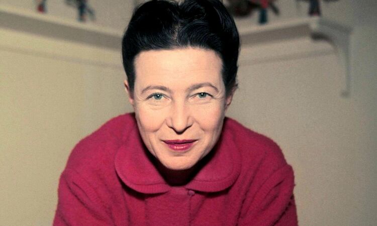 Simone de Beauvoir fue una talentosa escritora y filósofa. Su obra “El segundo sexo” es un pilar fundamental en la historia del feminismo. Esta valiente francesa practicó la polifidelidad y estuvo en pareja con Jean Paul Sartre hasta el día de su muerte.