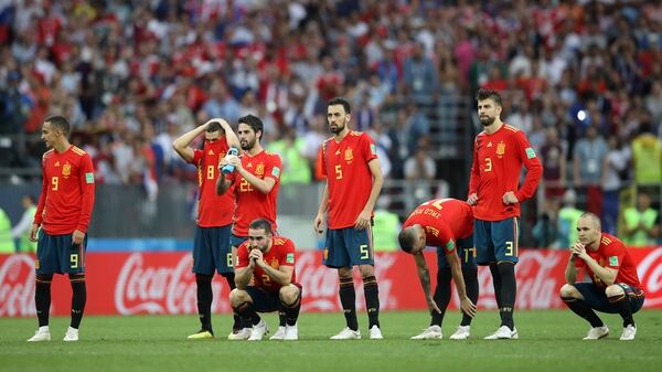 Soccer Football – World Cup – Round of 16 – Spain vs Russia – Luzhniki Stadium, Moscow, Russia – July 1, 2018 Spain players look dejected after losing the penalty shootout REUTERS/Carl Recine
