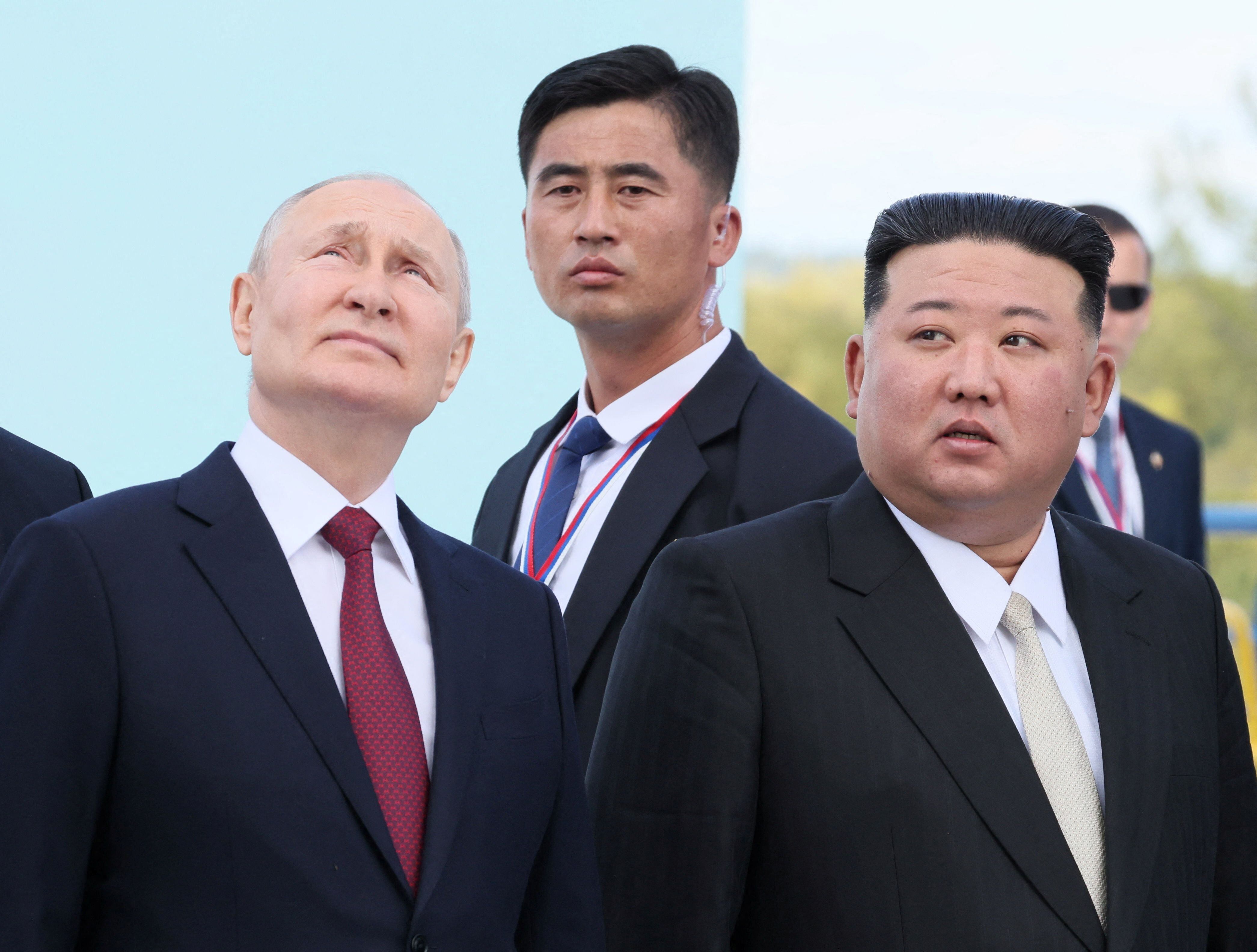 El presidente de Rusia, Vladimir Putin, y el líder de Corea del Norte, Kim Jong Un, visitan el Сosmódromo de Vostochny (Reuters)