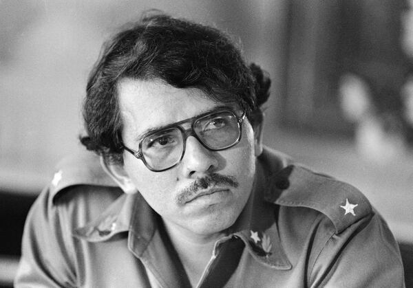 Daniel Ortega, que ahora está en su cuarto mandato como presidente de Nicaragua, en una fotografía de 1981 (Charles Tasnadi/AP)