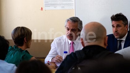 Estudiantes de Derecho de la UBA desafiaron a Alberto Fernández a debatir sobre la inexistencia de consecuencias penales en el escándalo del vacunatorio VIP (Thomas Khazki)