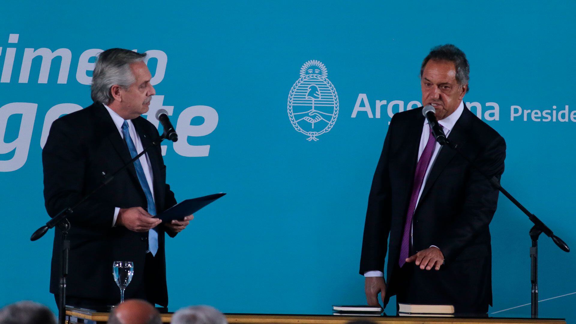 El Presidente le tomó juramento al nuevo Ministro (Luciano González)