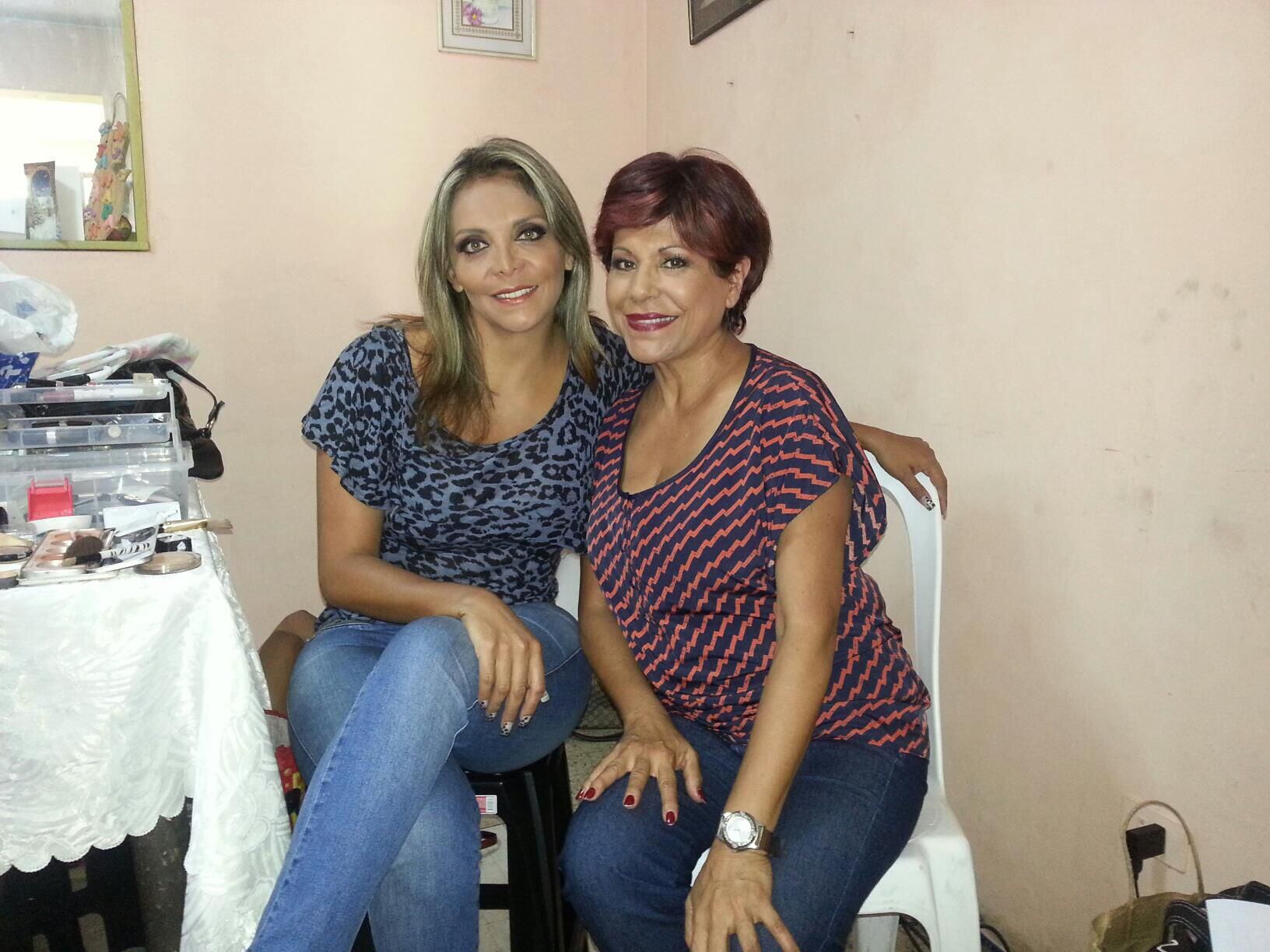 Aurora Aranda junto a la actriz Lucy Bacigalupo. Facebook.