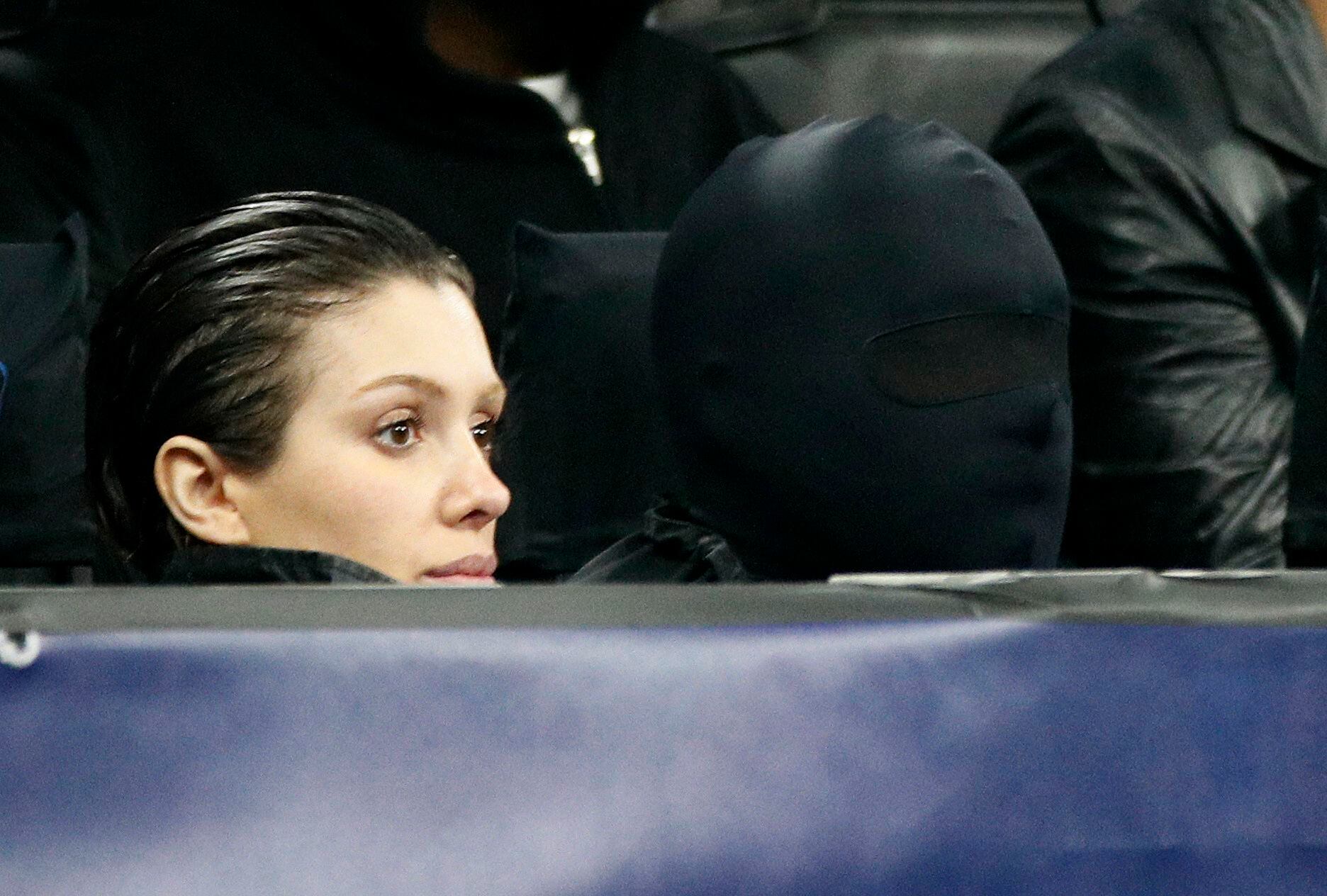 Kanye West junto a su pareja Bianca Censori en el estadio Giuseppe Meazza (REUTERS/Alessandro Garofalo)