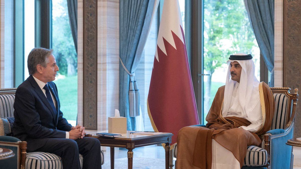 El secretario de Estado Antony Blinken se reunió en Doha con el emir qatari Sheikh Tamim bin Hamad Al Thani para tratar la situación de los rehenes tomados por Hamas durante su ataque terrorista contra Israel