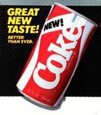   La reacción de Coca Cola al ascenso de Pepsi desde su unión con Michael Jackson fue cambiar su fórmula centenaria y lanzar la New Coke. Fue el fracaso de marketing más estrepitoso de la historia