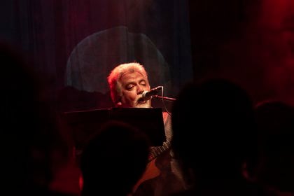 Mario Oscar Cabrera, cantautor y músico tucumano. 