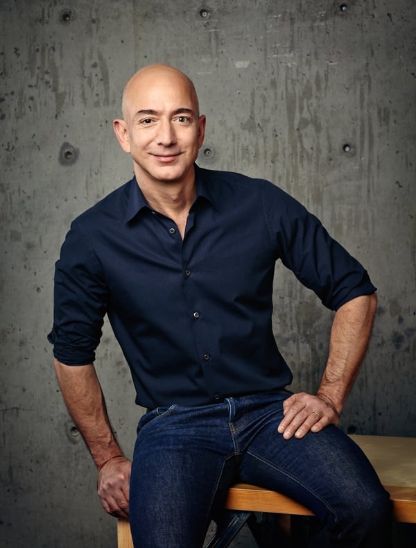 La fortuna de Jeff Bezos alcanza los 84.200 millones de dólares. Se prevé que pronto reemplazará a Bill Gates en la lista de las personas más ricas del mundo