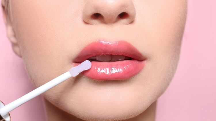 La vuelta de los labiales gloss, con y sin color (Shutterstock)