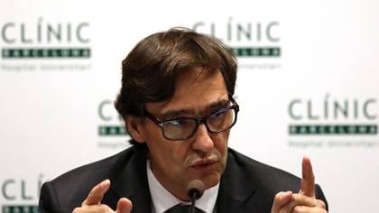 Salvador Illa, ministro de Salud de España, en una conferencia en Barcelona, el 12 de febrero (REUTERS/Nacho Doce/File Photo)