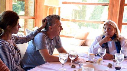 Macri, con Juliana Awada, y Carrió, durante un almuerzo