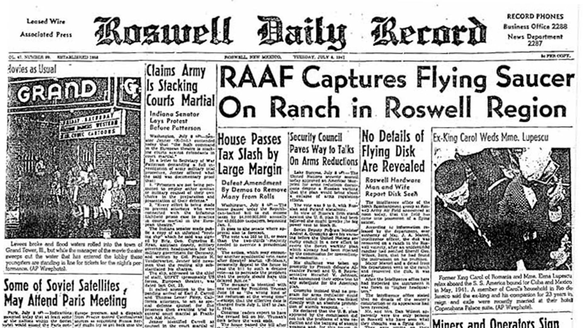 La tapa del diario de Roswell con el anuncio que la Fuerza Aérea había capturado a un OVNI fue el fósforo que encendió la mecha de las conspiraciones sobre extraterrestres
