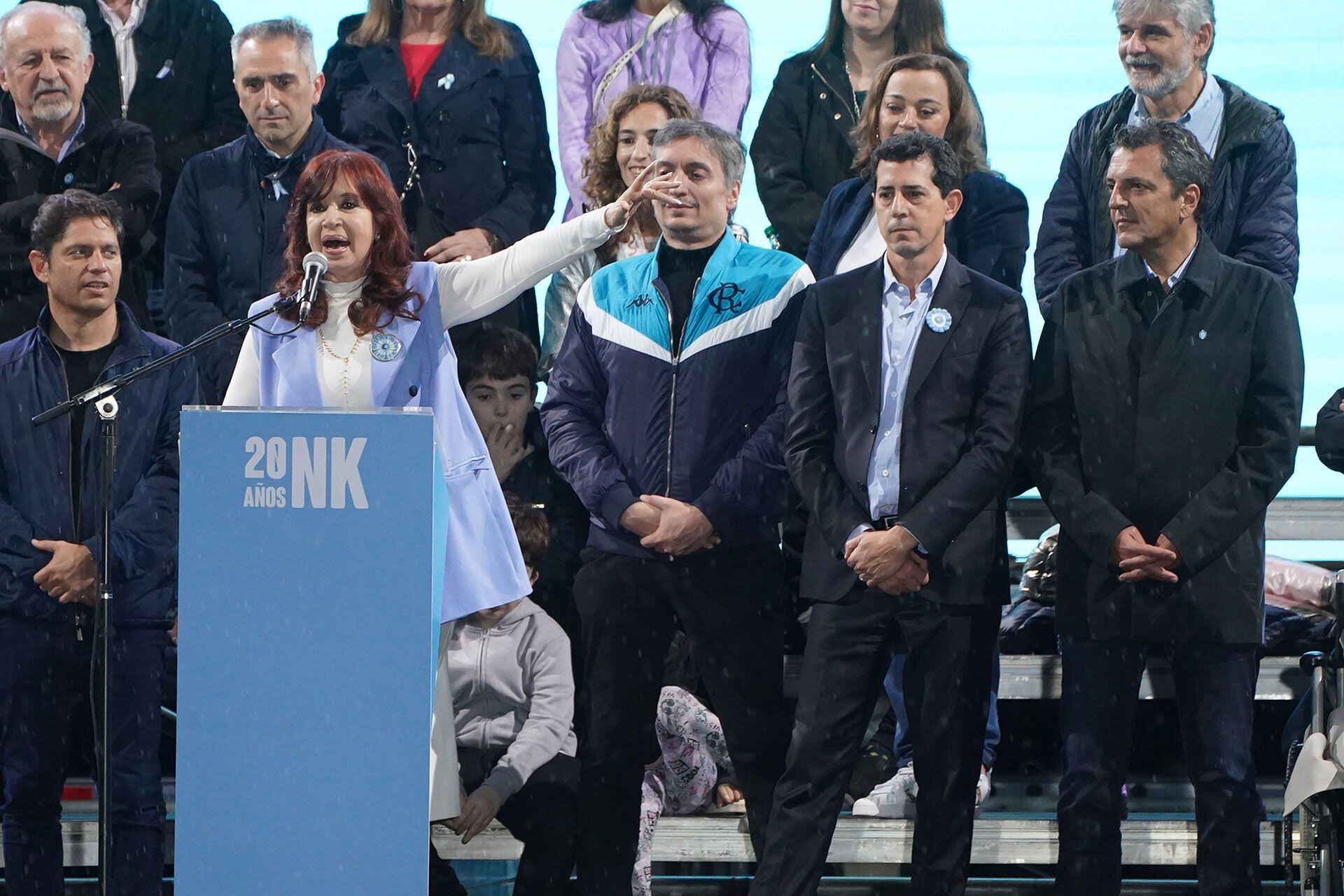 Cristina y Máximo Kirchner, Axel Kicillof, Wado De Pedro y Sergio Massa (foto Franco Fafasuli)