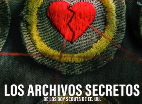 Insignias de los Boy Scouts son símbolos de confianza ahora manchados por un escándalo. (Netflix)