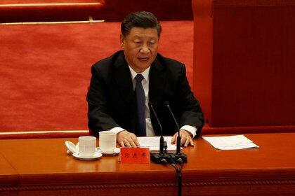 Imagen de archivo del presidente de China, Xi Jinping, habla mientras participa en un evento en el Gran Salón del Pueblo en Pekín, China. 23 de octubre, 2020. REUTERS/Carlos Garcia Rawlins