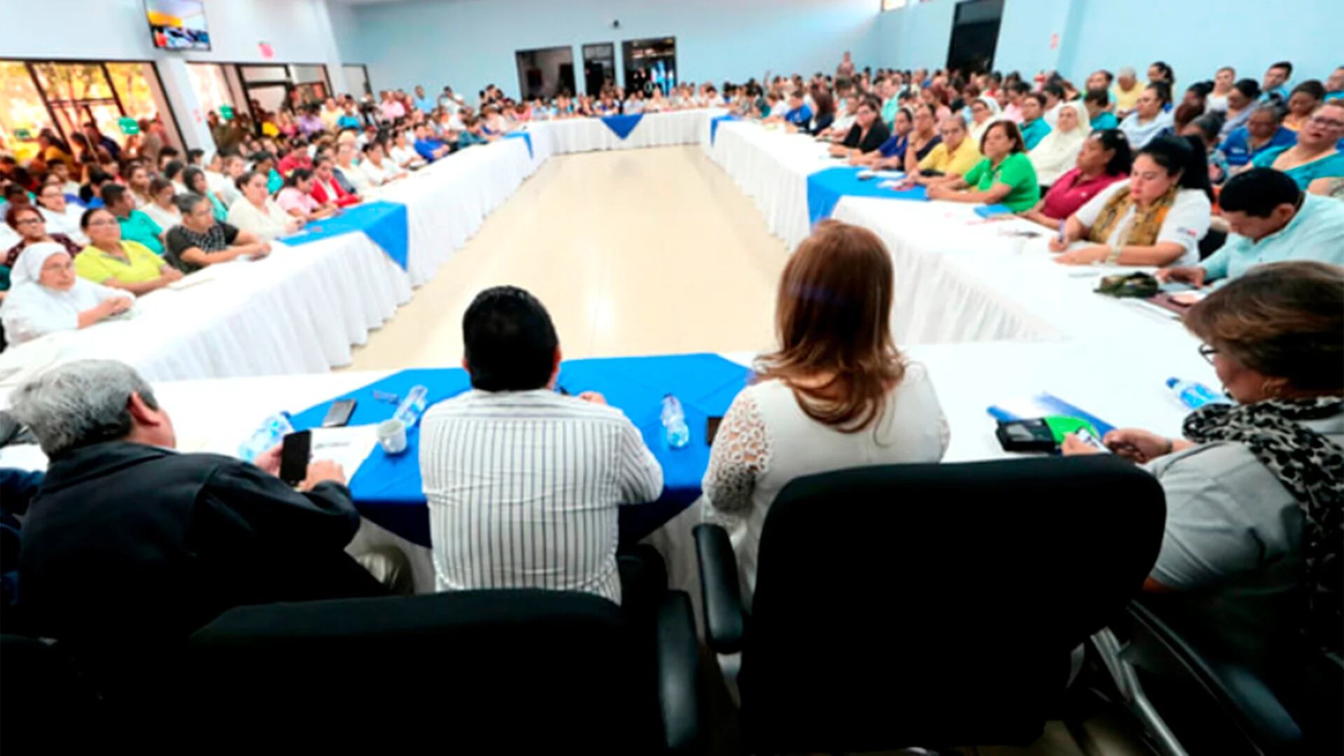 El Ministerio de Educación reunió a los directores de colegios privados para explicarles las formas de trabajar ante la amenaza del COVID-19. (Tomado 19 Digital)