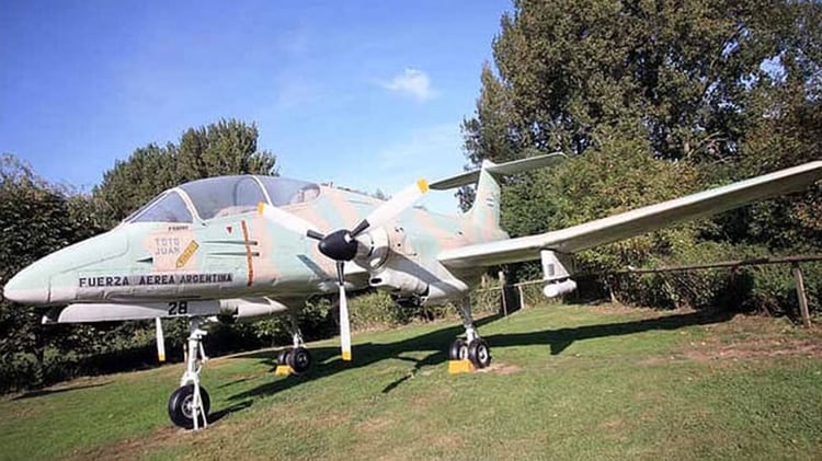 El aviÃ³n PucarÃ¡ utilizado por Navarro en la guerra se encuentra expuesto en un Museo de AviaciÃ³n en Norwich, Inglaterra