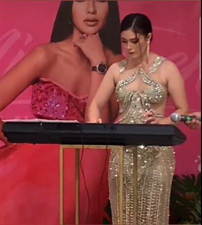 Kyara Villanella tocó el piano en el show de talentos del Miss Teen Universe 2023.