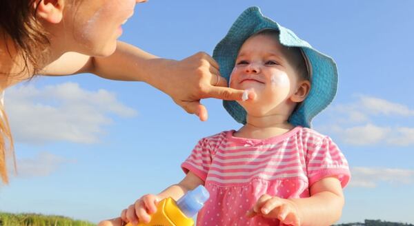 El uso de bronceador de factor alto en chicos es clave (iStock)