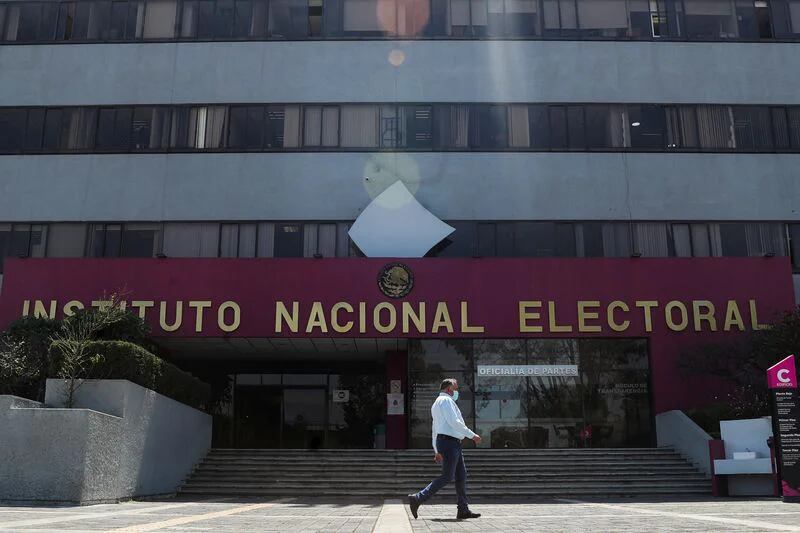 INE impuso tutela preventiva a AMLO rumbo a elecciones 2024 (Foto: REUTERS/Raquel Cunha)