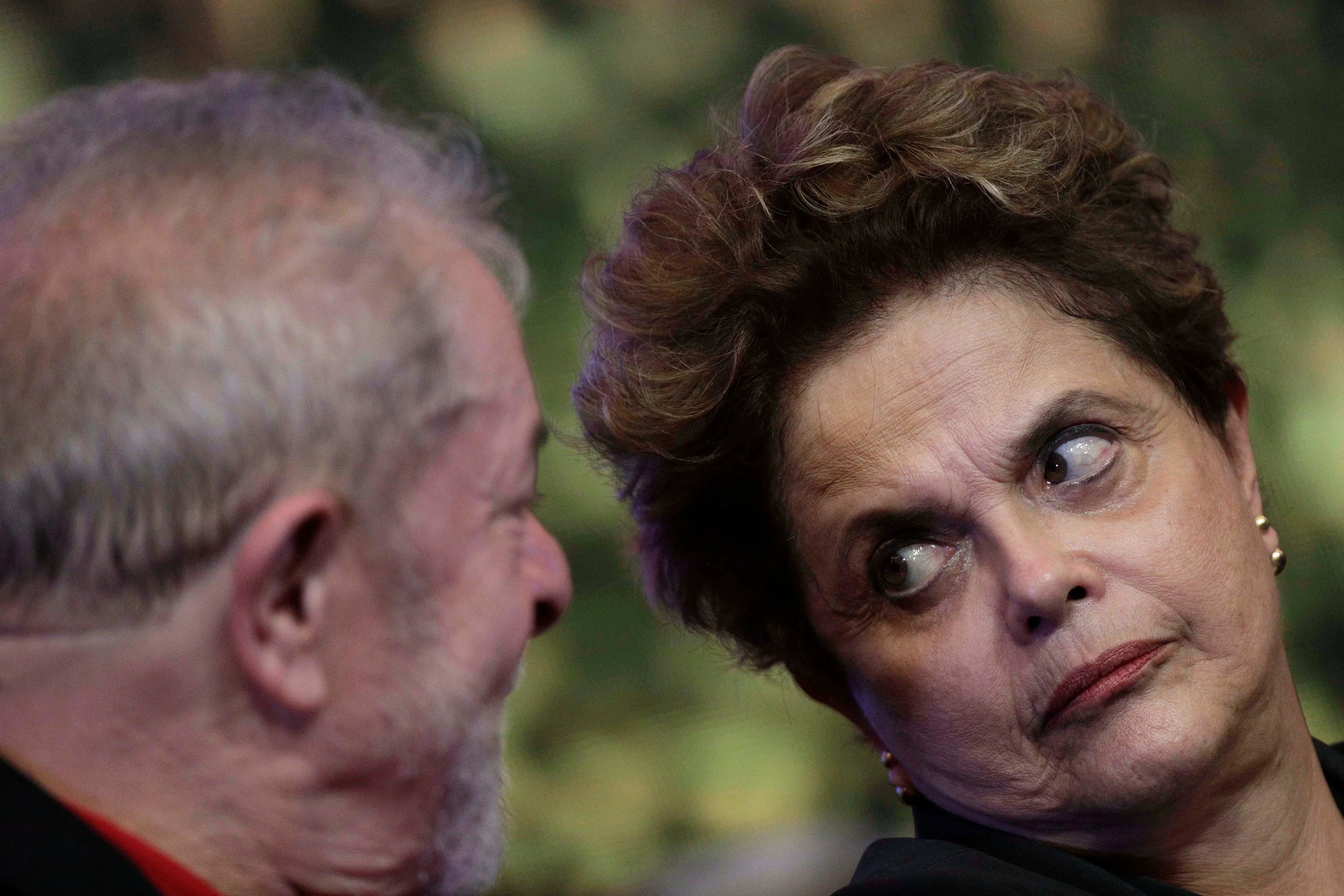Lula conversa Dilma Rousseff durante el congreso del PT (REUTERS)
