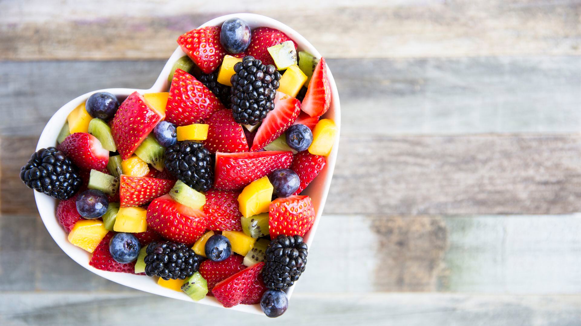 Los expertos recomiendan comer moras junto con otra variedad de frutas para crear una dieta variada (Getty)