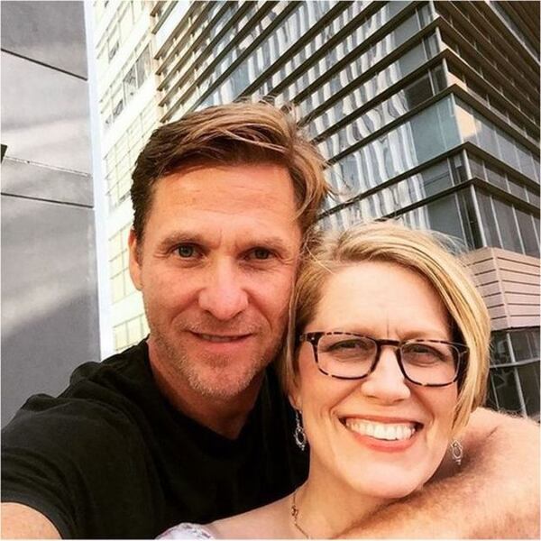 Mark Gerardot publicó esta foto con su esposa en su cuenta de Instagram.