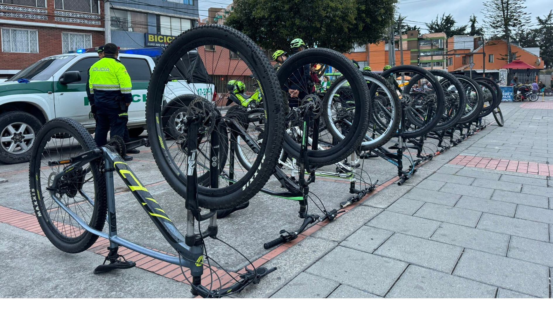 Varios ciudadanos víctimas del hurto a sus bicicletas recibieron una buena noticias tras la recuperación de los vehículos por parte de las autoridades -  crédito @SectorMovilidad/X
