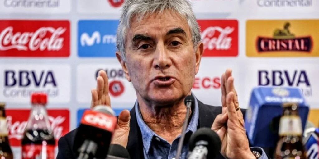 Juan Carlos Oblitas confesó que algunos jugadores “perdieron la cabeza” y habló de la polémica ante Uruguay