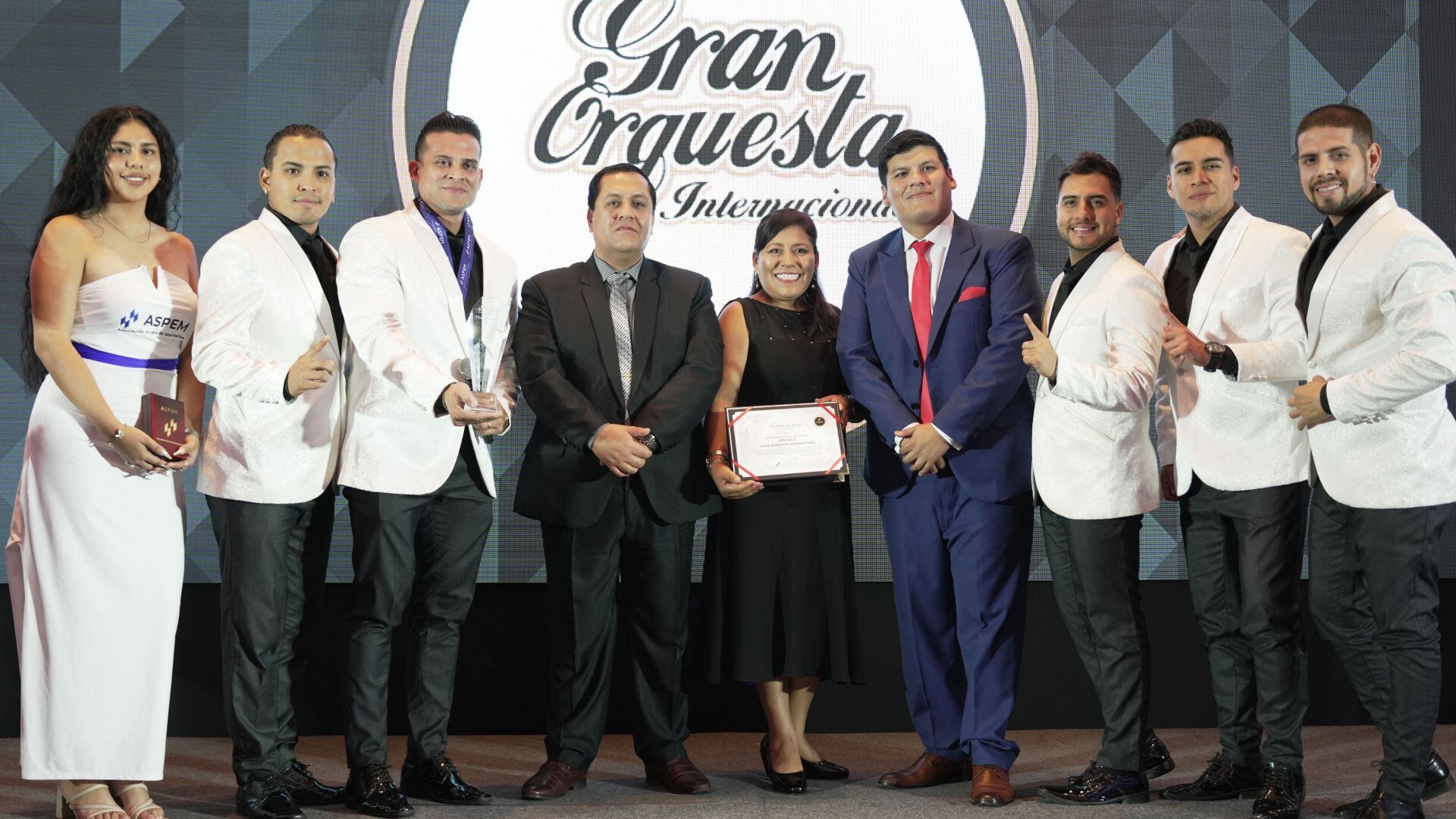 Gran Orquesta Internacional también fue reconocido por la Asociación Peruana de Empresarios.